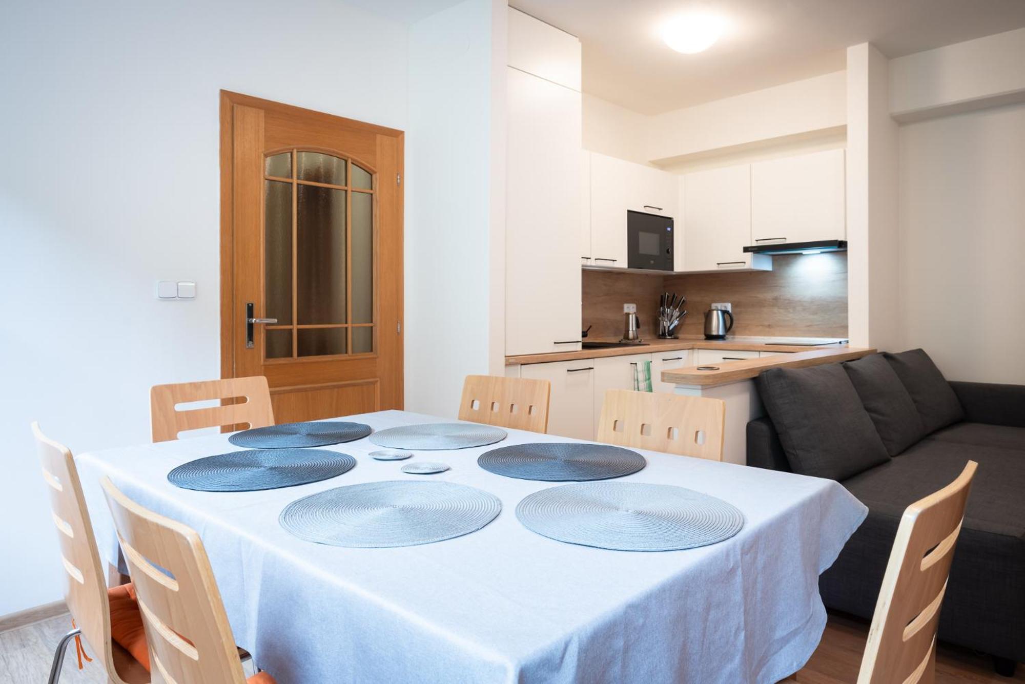 Apartman U Lanovky ยาคีมอฟ ภายนอก รูปภาพ